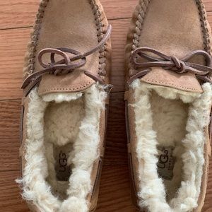 Size 7.5 Ugg mocassins